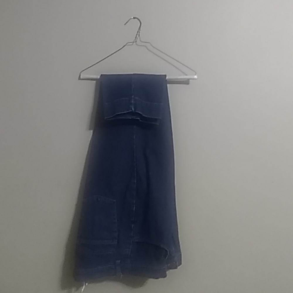Spring Clearance!!!  "Jones Sport" sz 10 capris